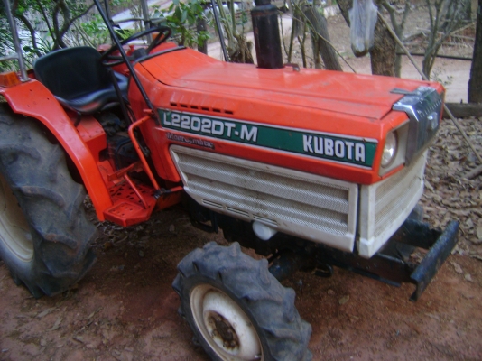 ขายรถไถคูโบต้า L2202DT  พร้อมอุปกรณ์ ผานพวงและ โรตาลี่