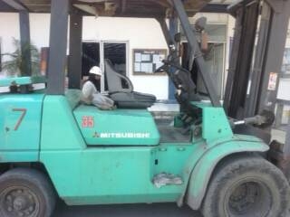 ขายรถ mitsu bishiขนาด 3.5 ตัน  เครื่องยนต์ดีเซล