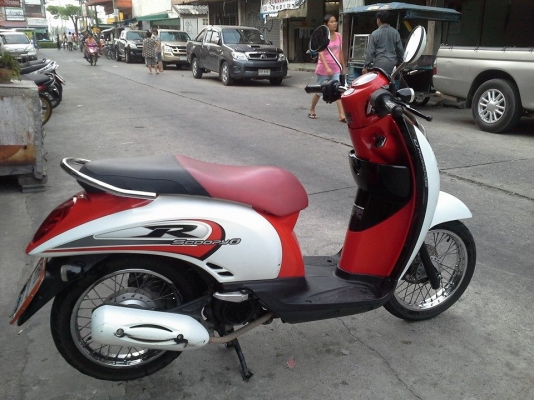 Scoopy i ปี 54 แดง ขาว เคริ่องเดิม แน่นๆ เอกสารครบ Scoopy i ปี 54 แดง ขาว เคริ่องเดิม แน่นๆ เอกสารครบ