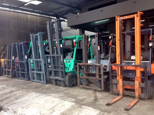 บริษัท บางกอกฟอคลิฟท์เซ็นเตอร์. จำกัด   BANGKOK FORKLIFT CENTER CO.,LTD. FORKLIFT  ถูกๆๆ ราคากันเอง  พร้อมรับประกัน  ติดต่อ เบียร์ 094-4895646