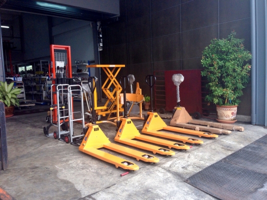 บริษัท บางกอกฟอคลิฟท์เซ็นเตอร์. จำกัด   BANGKOK FORKLIFT CENTER CO.,LTD. FORKLIFT  ถูกๆๆ ราคากันเอง  พร้อมรับประกัน  ติดต่อ เบียร์ 094-4895646