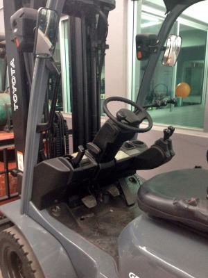 บริษัท บางกอกฟอคลิฟท์เซ็นเตอร์. จำกัด   BANGKOK FORKLIFT CENTER CO.,LTD. FORKLIFT  ถูกๆๆ ราคากันเอง  พร้อมรับประกัน  ติดต่อ เบียร์ 094-4895646