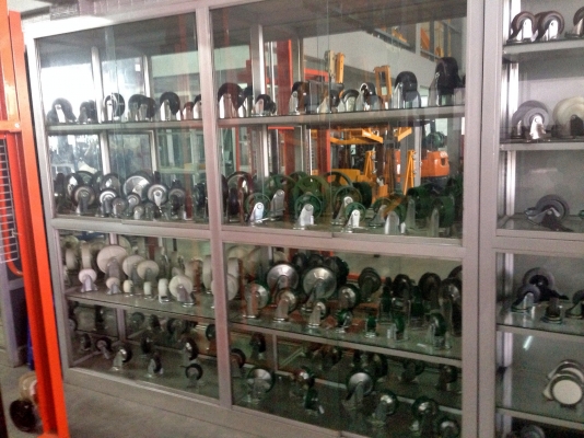 บริษัท บางกอกฟอคลิฟท์เซ็นเตอร์. จำกัด   BANGKOK FORKLIFT CENTER CO.,LTD. FORKLIFT  ถูกๆๆ ราคากันเอง  พร้อมรับประกัน  ติดต่อ เบียร์ 094-4895646