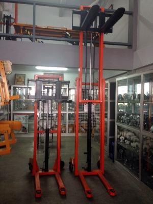 บริษัท บางกอกฟอคลิฟท์เซ็นเตอร์. จำกัด   BANGKOK FORKLIFT CENTER CO.,LTD. FORKLIFT  ถูกๆๆ ราคากันเอง  พร้อมรับประกัน  ติดต่อ เบียร์ 094-4895646