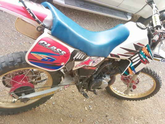 ขาย yamaha dt 200  มีทะเบีบน พร้อมชุดโอน