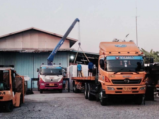 บริการขนส่งโดยรถบรรทุก 6 ล้อติดเครน มี ปจ. 2