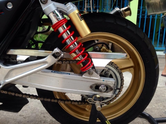 ต้ำพระราม2ขาย HONDA CB400ปี94 สำเนาทะเบียนครบต่อภาษีได้ครับ สภาพดีสีสวย เก็บงานเรียบร้อย ชุดแต่ง BEET คับ ระบบไฟใช้ได้ครบ ไฟเลี่ยวเทค3หน้าหลัง