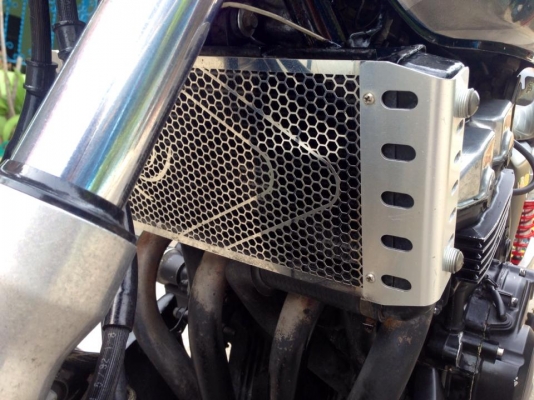 ต้ำพระราม2ขาย HONDA CB400ปี94 สำเนาทะเบียนครบต่อภาษีได้ครับ สภาพดีสีสวย เก็บงานเรียบร้อย ชุดแต่ง BEET คับ ระบบไฟใช้ได้ครบ ไฟเลี่ยวเทค3หน้าหลัง