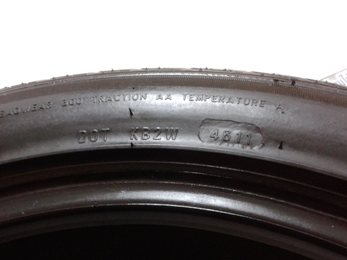 ยาง,245-45-18 SONNY ดอกหนาปี11แก่ๆหนึ่งคู่ 2,000