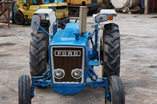 ขายรถไถ FORD 4100 เก่านอกไม่เคยใช้งานในเมืองไทย