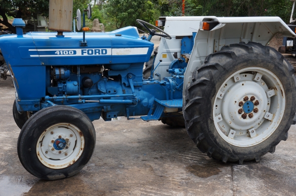 ขายรถไถ FORD 4100 เก่านอกไม่เคยใช้งานในเมืองไทย