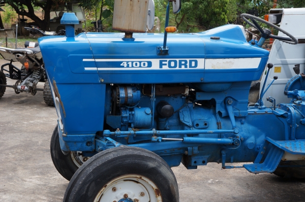 ขายรถไถ FORD 4100 เก่านอกไม่เคยใช้งานในเมืองไทย