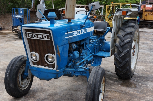 ขายรถไถ FORD 4100 เก่านอกไม่เคยใช้งานในเมืองไทย