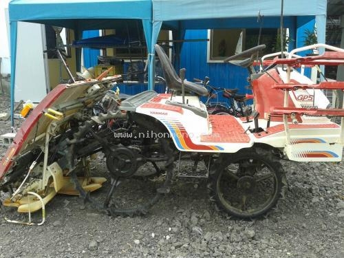 รถปลูกข้าวดำนาแบบนั่งขับ !!! รหัสสินค้า : 13001466 ยี่ห้อ : YANMAR รุ่น : GP5