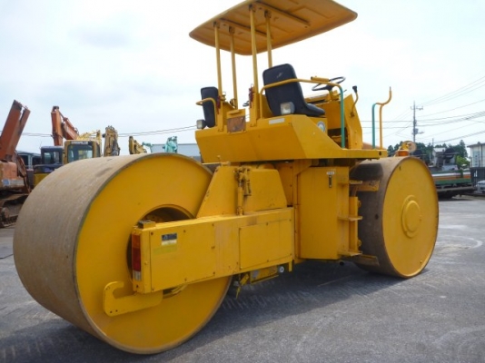 รถบดถนนสามล้อเหล็ก R2S