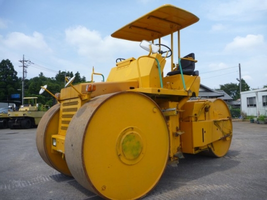 รถบดถนนสามล้อเหล็ก R2S