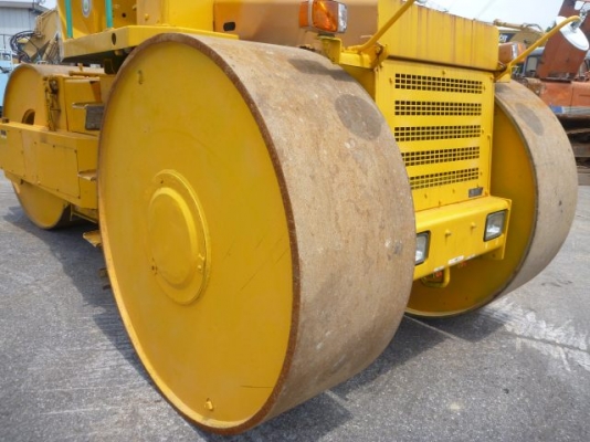 รถบดถนนสามล้อเหล็ก R2S