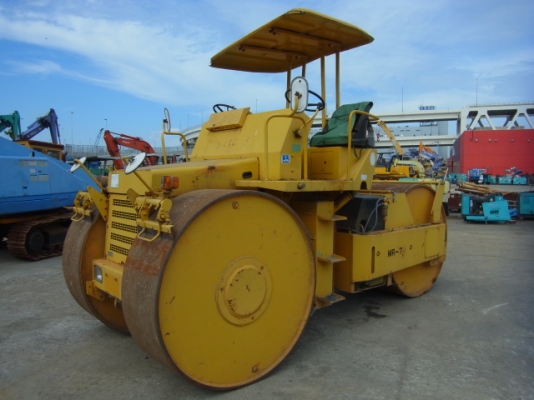 รถบดถนนสามล้อเหล็ก R2S