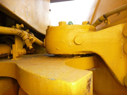 รถบดถนนสามล้อเหล็ก R2S