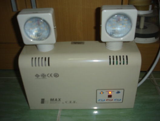 ขายโคมไฟฉุกเฉิน max bright CP 04-6 ED BETTERY 12V 5.0AH. BULBS LED 2X6 W