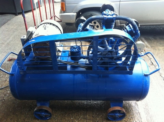 ขายปั๊มลม PUMA มือสองสภาพใหม่มากๆ สีเดิมๆ 5 HP 260 ลิตร พร้อมมอเตอร์มิตรซู 2 สาย 5HP จัดส่งได้ครับ