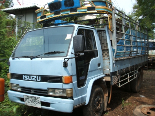 ขายรถหกล้อีซูซุ 110 แรงม้า ช่วงยาว 4.30 เมตร บรรทุกข้าวเปลือก