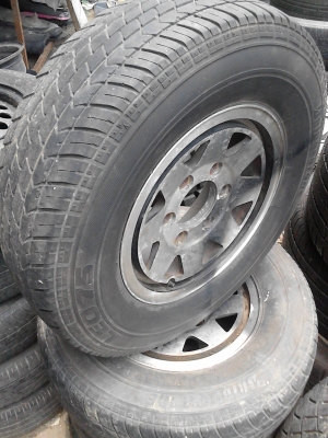 205/75R14 BRIDGE STONE LEO 67 ใส่ได้เลยครับ   โทร.081-427-3941