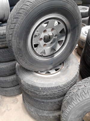 205/75R14 BRIDGE STONE LEO 67 ใส่ได้เลยครับ   โทร.081-427-3941