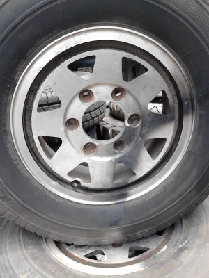 205/75R14 BRIDGE STONE LEO 67 ใส่ได้เลยครับ   โทร.081-427-3941