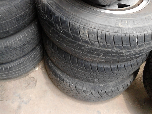 205/75R14 BRIDGE STONE LEO 67 ใส่ได้เลยครับ   โทร.081-427-3941