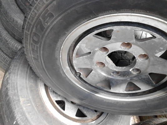 205/75R14 BRIDGE STONE LEO 67 ใส่ได้เลยครับ   โทร.081-427-3941