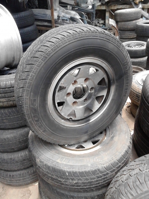 205/75R14 BRIDGE STONE LEO 67 ใส่ได้เลยครับ   โทร.081-427-3941