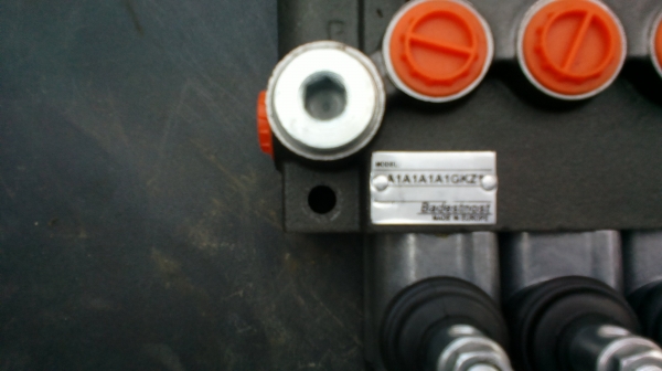 ขาย control hydraulic แบบมือโยก 4 p40