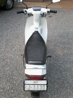 ขายดรีมคุรุสภาทะเบียนเต็มพร้อมโอนเครื่องพอใช้อะไหร่เดิมติดรถระบบไฟออกหมดแตรดัง ขาย 13300 บาท