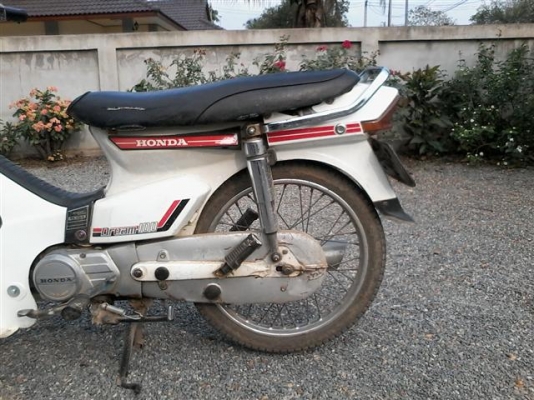 ขายดรีมคุรุสภาทะเบียนเต็มพร้อมโอนเครื่องพอใช้อะไหร่เดิมติดรถระบบไฟออกหมดแตรดัง ขาย 13300 บาท