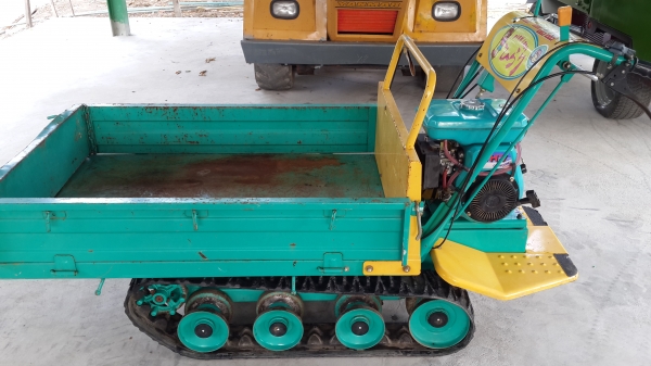 รถบรรทุกการเกษตรแทรคยาง