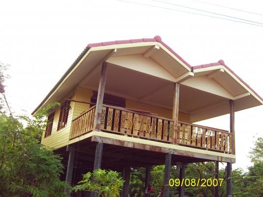 ขายบ้านไม้สองชั้นเนื้อที่ 139 ตรางวา ราคา 750,000.-