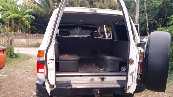 รถโฟวิลหายาก vx80 4500 ราคาลดแล้ว 580000 คับ