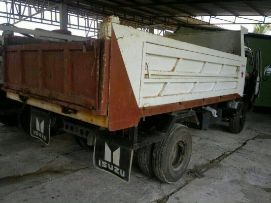 รถอีซูซุ 6 ล้อดั้ม 175 แรงม้า. ปี 49  สนใจติดต่อ 081 - 6079515