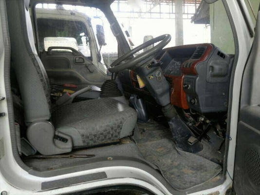 รถอีซูซุ 6 ล้อดั้ม 175 แรงม้า. ปี 49  สนใจติดต่อ 081 - 6079515