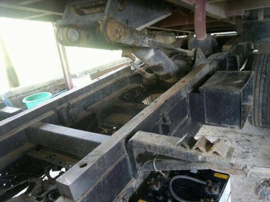 รถอีซูซุ 6 ล้อดั้ม 175 แรงม้า. ปี 49  สนใจติดต่อ 081 - 6079515