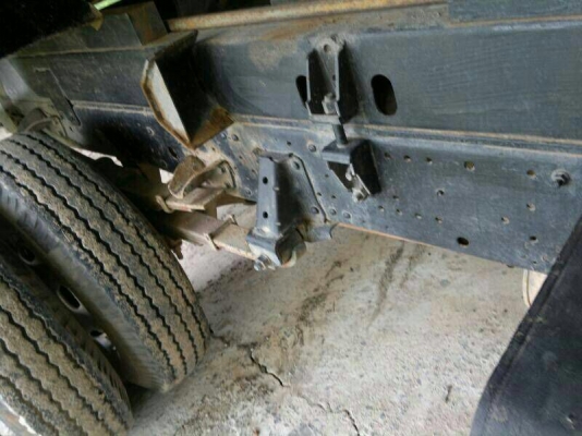 รถอีซูซุ 6 ล้อดั้ม 175 แรงม้า. ปี 49  สนใจติดต่อ 081 - 6079515