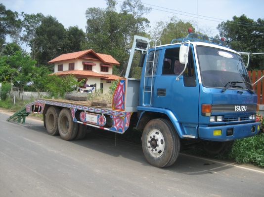 เทรนเลอร์   175 แรง  635,000  บาท