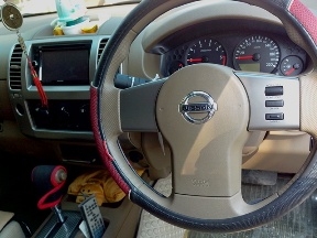 Nissan Navara 4x4 ขับสี่ล้อ ปี 2011 สีขาว ใหม่มาก วิ่ง 39000km ยาง 265 75 R16 ราคา B649000 Tel 0814332919