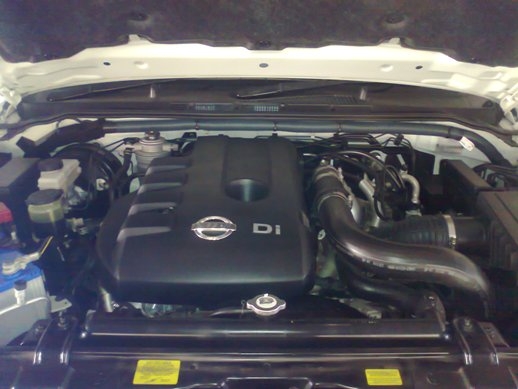 Nissan Navara 4x4 ขับสี่ล้อ ปี 2011 สีขาว ใหม่มาก วิ่ง 39000km ยาง 265 75 R16 ราคา B649000 Tel 0814332919