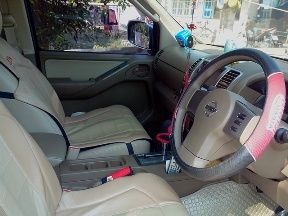 Nissan Navara 4x4 ขับสี่ล้อ ปี 2011 สีขาว ใหม่มาก วิ่ง 39000km ยาง 265 75 R16 ราคา B649000 Tel 0814332919