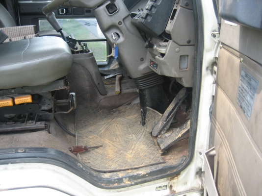 เทรนเลอร์  2 เพลา    175 แรง  760,000  บาท