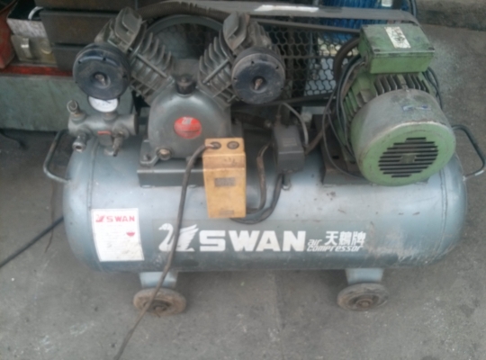 ขายครับขายปั้มลมขนาด 2hp ยี่ห้อ swan ไฟ 380V ผลิตในไต้หวัน สภาพสวย ใช้งาน 11000 บาท 0814583376 ช่างเอก มีบริการจัดส่งทั่วประเทศ