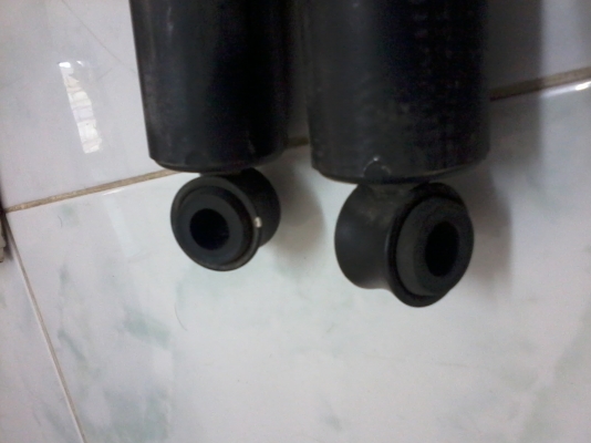 ขายถูกๆคับ แบ่งกันใช้ โช๊คหลังแท้อีซุซุ ดีแมก 1 คู่ครับ 1500 บาท ใช้งานได้ปกติ