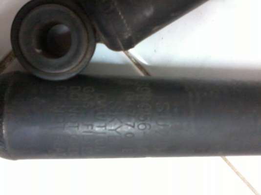 ขายถูกๆคับ แบ่งกันใช้ โช๊คหลังแท้อีซุซุ ดีแมก 1 คู่ครับ 1500 บาท ใช้งานได้ปกติ